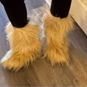 BLONDO BOOTS VINTAGE 70’s MADE IN CANADA WHITE FUR BOOTS SIZE 6